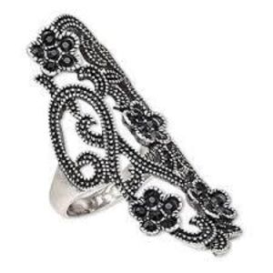 Womens Antique Silver Plated Cocktail Ring Size 8 Austrian Crystal Size 8